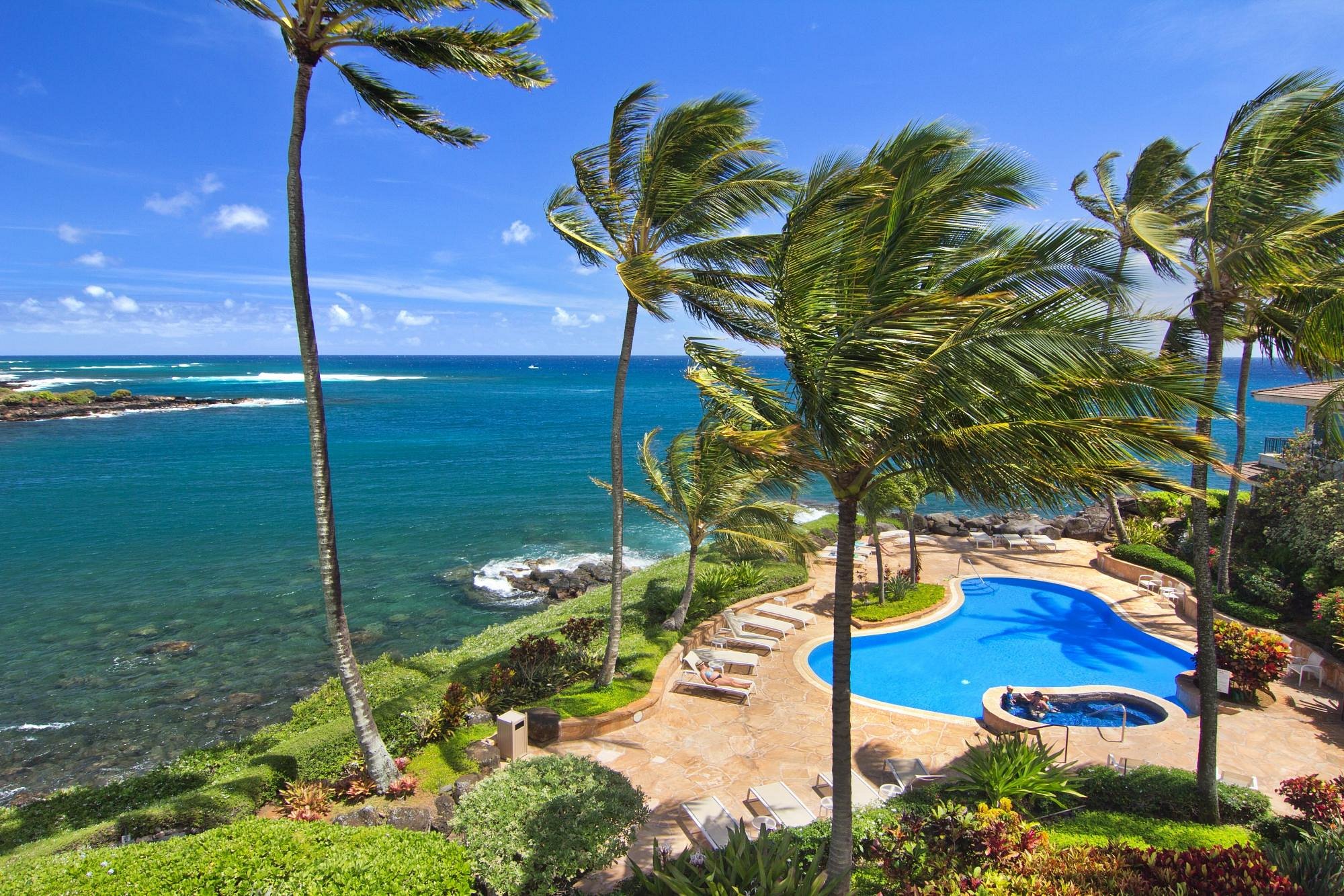 Whalers Cove Oceanfront Resort