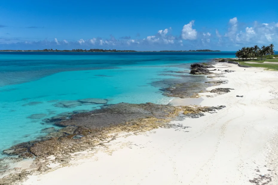 arawak-beach-nassau-paradise-island bahamas