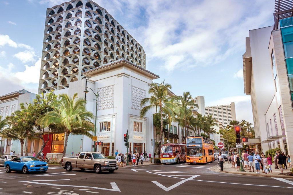honolulu busy street oahu