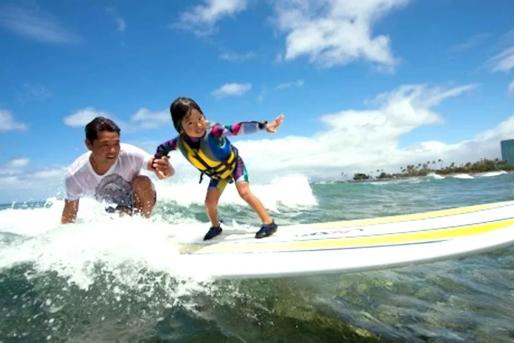 oahu-kids-surfing-lesson-in-waikiki-beach