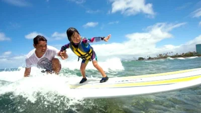 oahu-kids-surfing-lesson-in-waikiki-beach