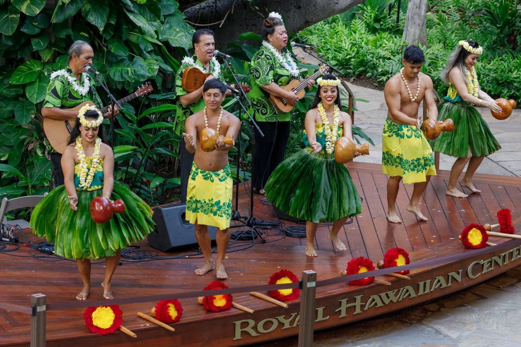 royal hawaiian hula oahu