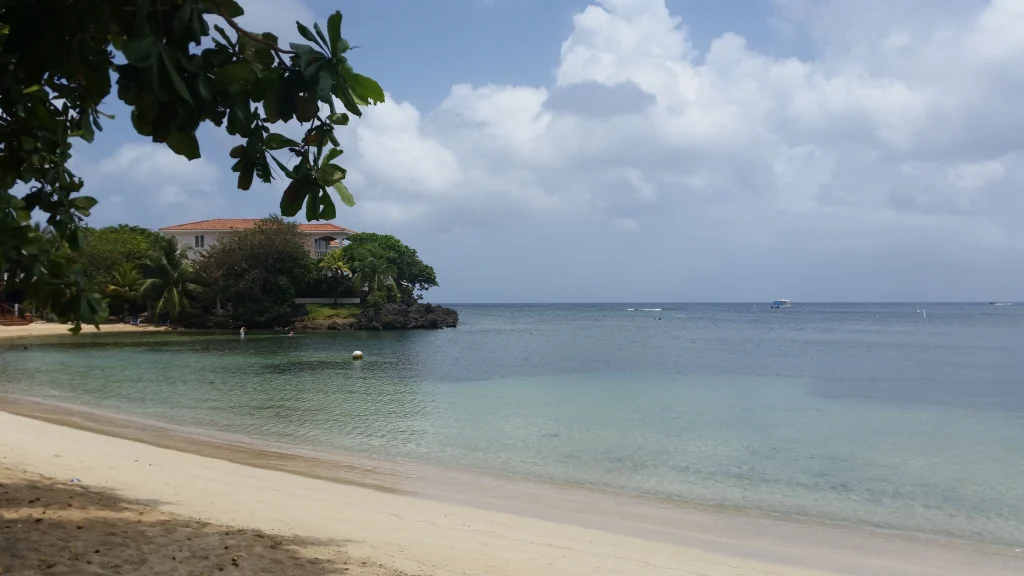 half moon bay west end roatan