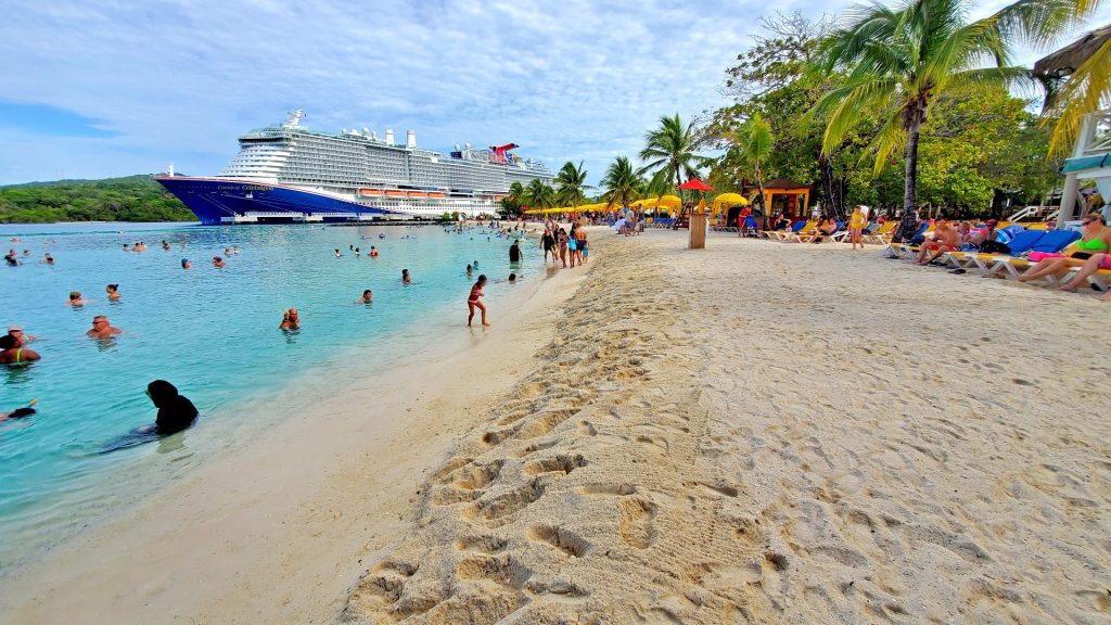 mahogany-bay-beach-Roatan