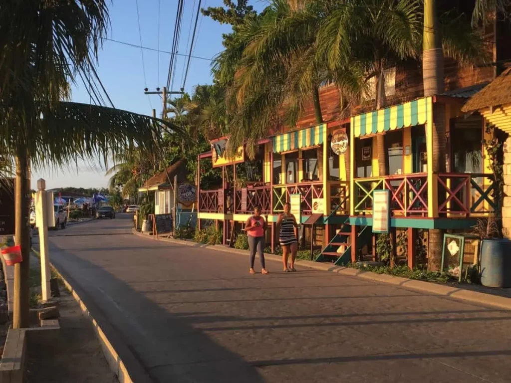west-end-village roatan