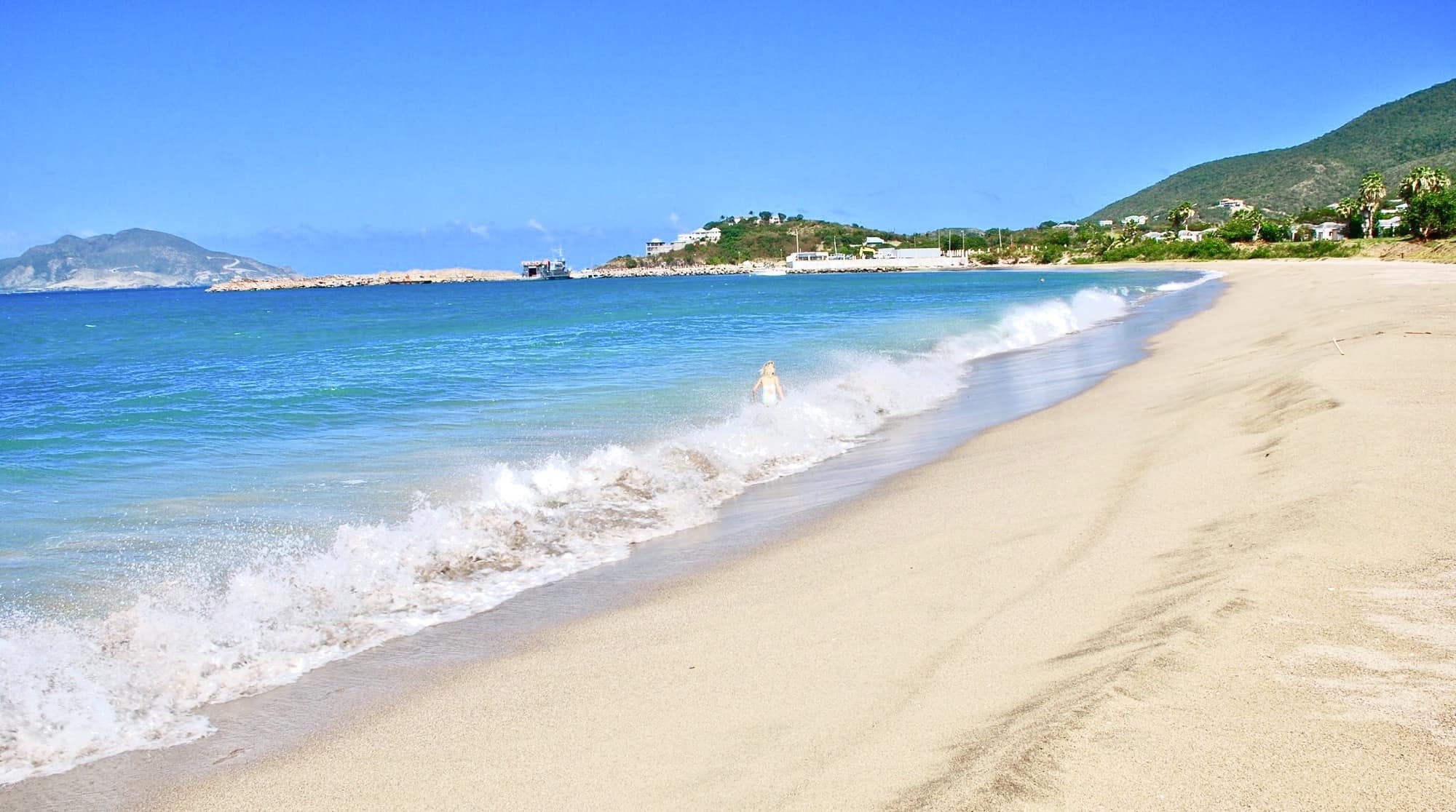 cades-bay-beach-nevis