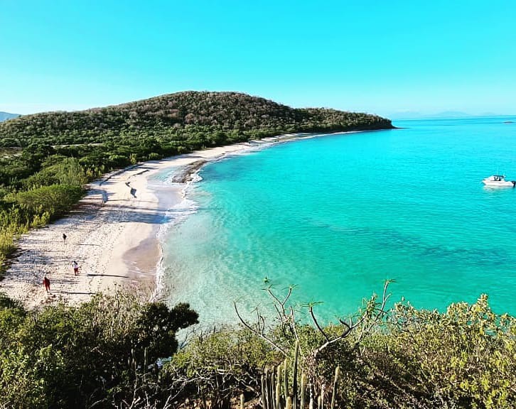 pinching-bay-beach-antigua