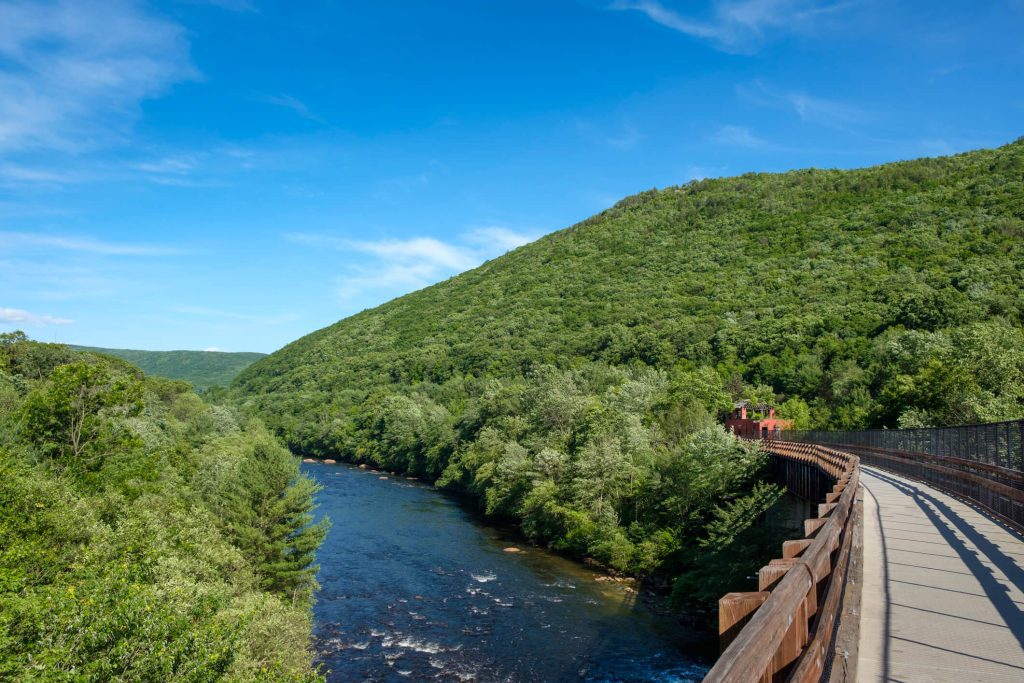 Family hikes Lehigh-Gorge-State-Park 2 poconos