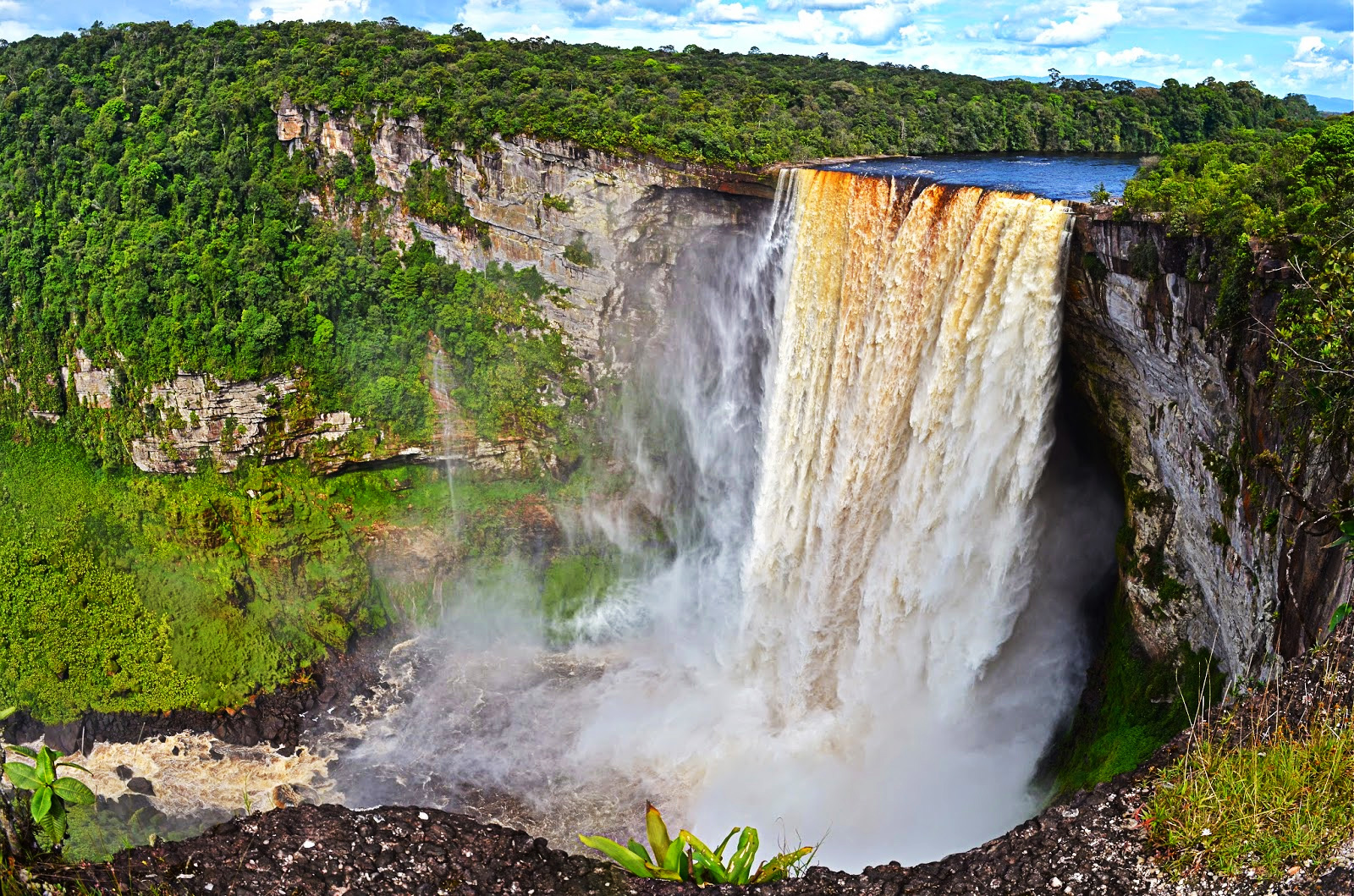 Kaieteur-Falls-in-Guyana-most-beautiful-waterfalls