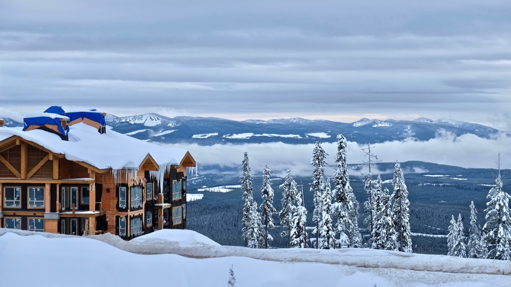 family-ski-Big-White-Ski-Resort-bc