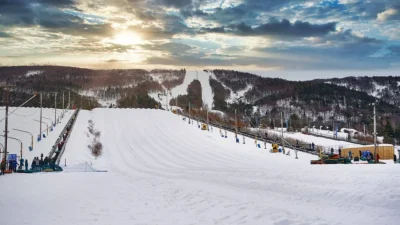 family-ski-Camelback-Mountain-Resort