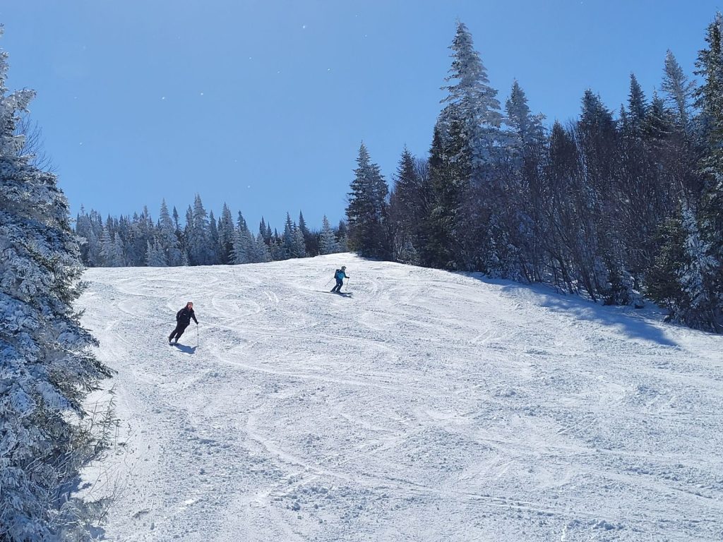 family-ski-Massif-du-Sud-qc