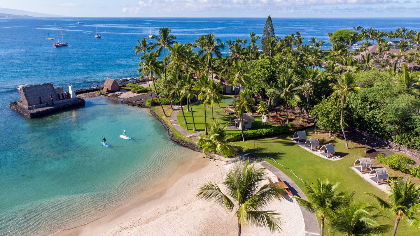 Courtyard King Kamehameha's Kona Beach Hotel, a family-friendly stay in Big Island