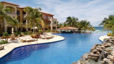 Infinity Bay Spa & Beach Resort, a family-friendly stay in Roatan