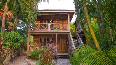 Las Rocas Resort & Dive Center, a family-friendly stay in Roatan
