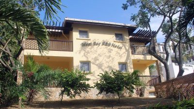 West Bay Lodge, a family-friendly stay in Roatan