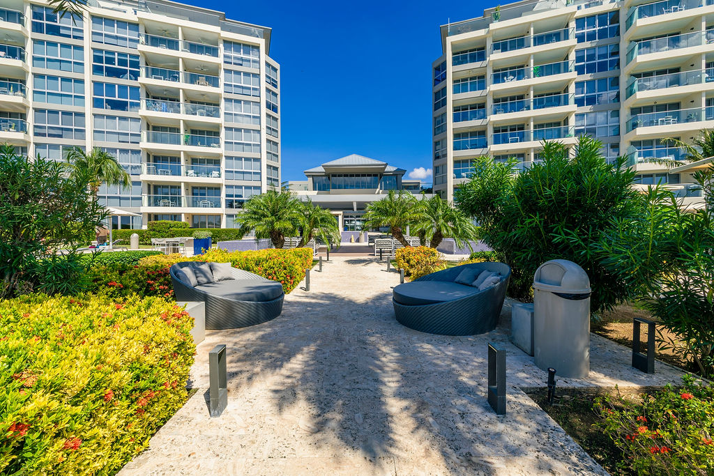 Condo towers and garden path at an Eagle Beach resort in Aruba, the kind of layout that works well for multigenerational families