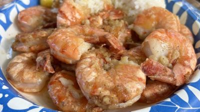 Garlic butter shrimp plate lunch with rice, a budget-friendly Oahu meal