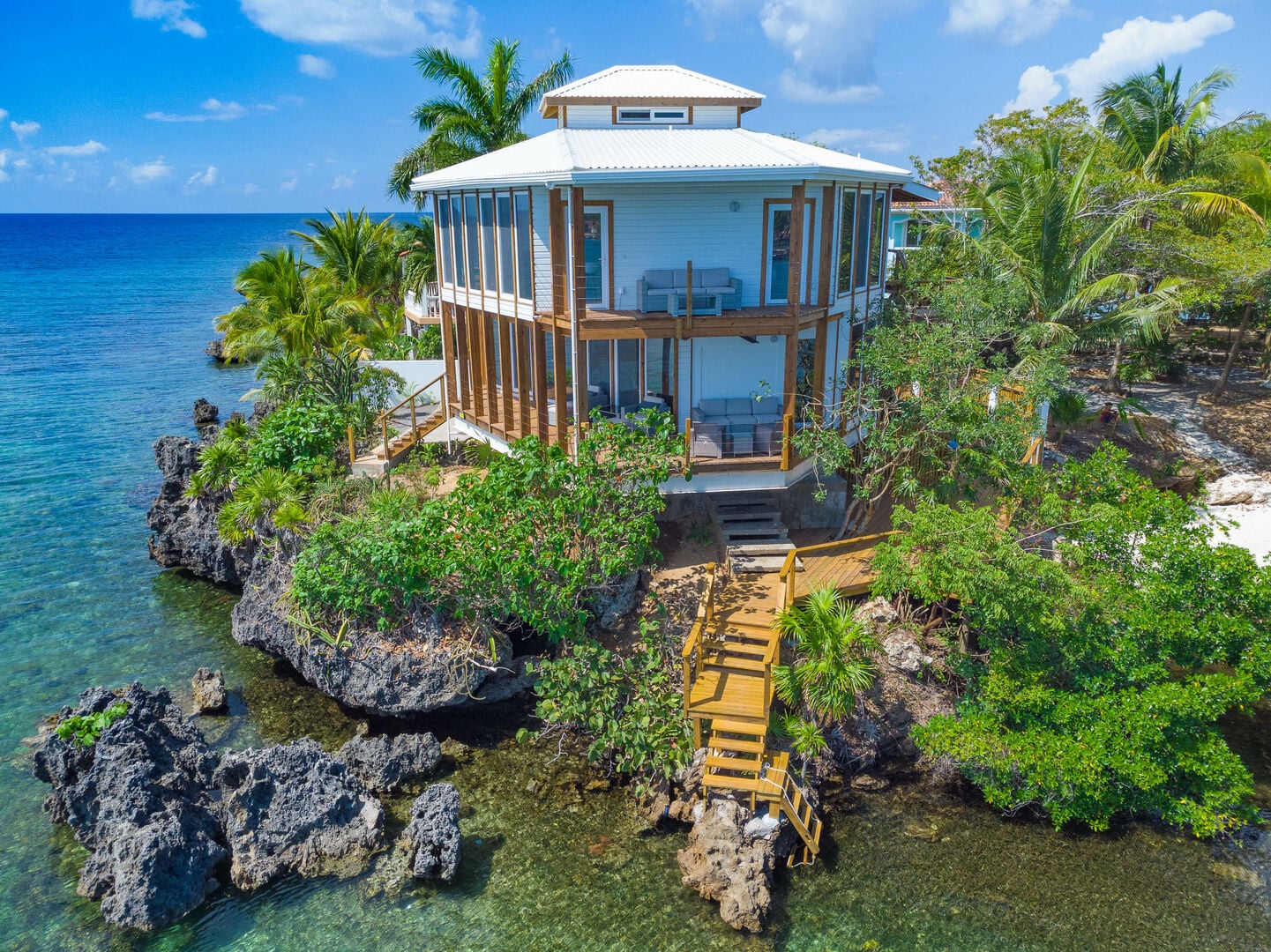 Roatan Life Vacation Rentals: Villa Aire Agua in West End – Roatan Vacation  Rentals & Property Management
