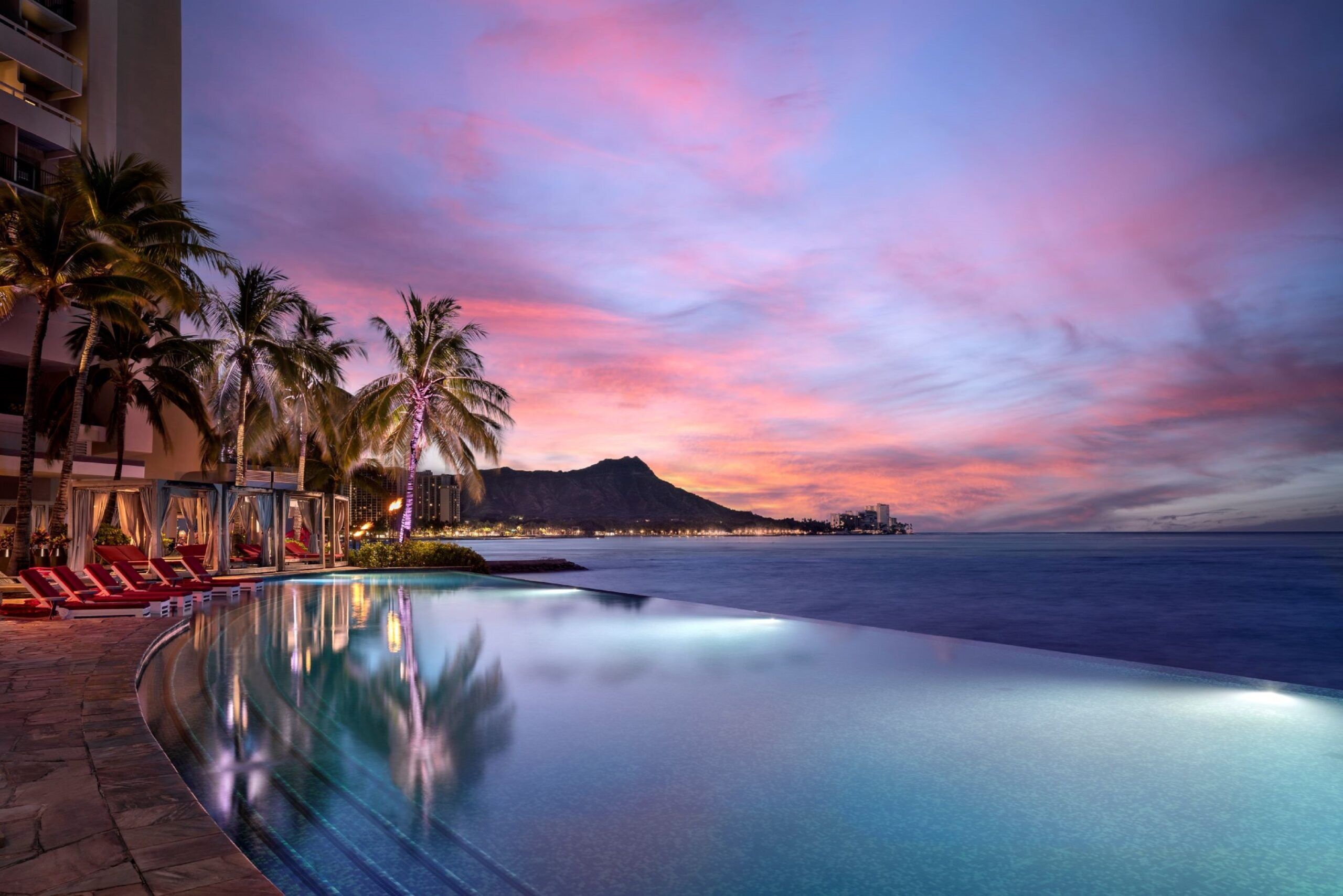 Sheraton Waikiki Oahu infinity pool at sunset with Diamond Head